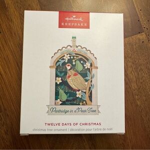 Hallmark Green and Red Art & Decals Wall Decor